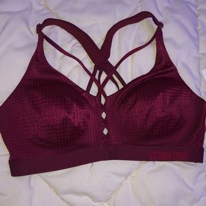 😍 NWT VICTORIA’S SECRER SPORTS BRA😍